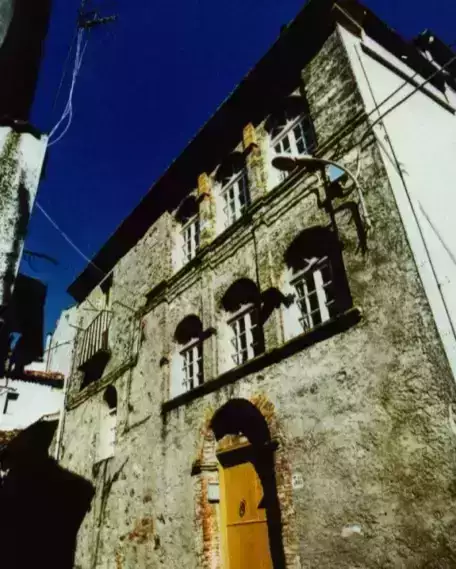 Un'immagine generica segnaposto con angoli arrotondati in una figura.